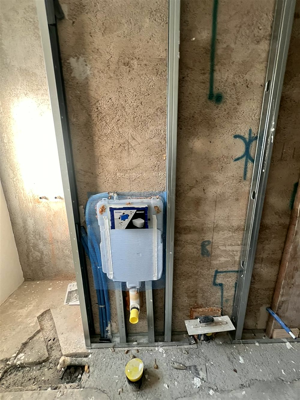 Ristrutturazione bagno: cassetta di scarico a incasso Geberit installata su parete in cartongesso