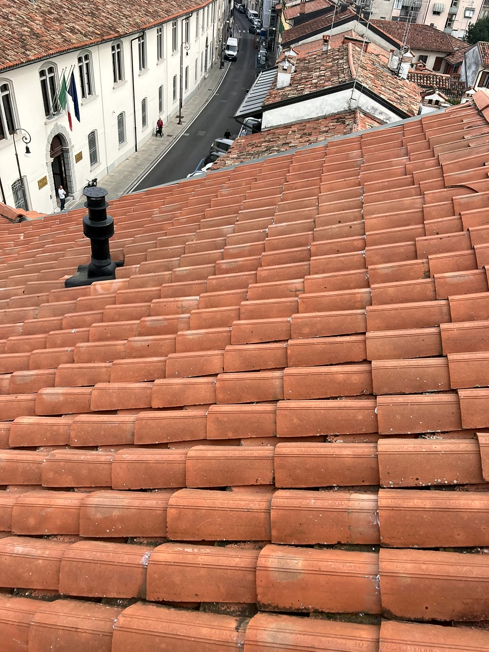 Tetti e coperture: posa di nuovi coppi in laterizio
