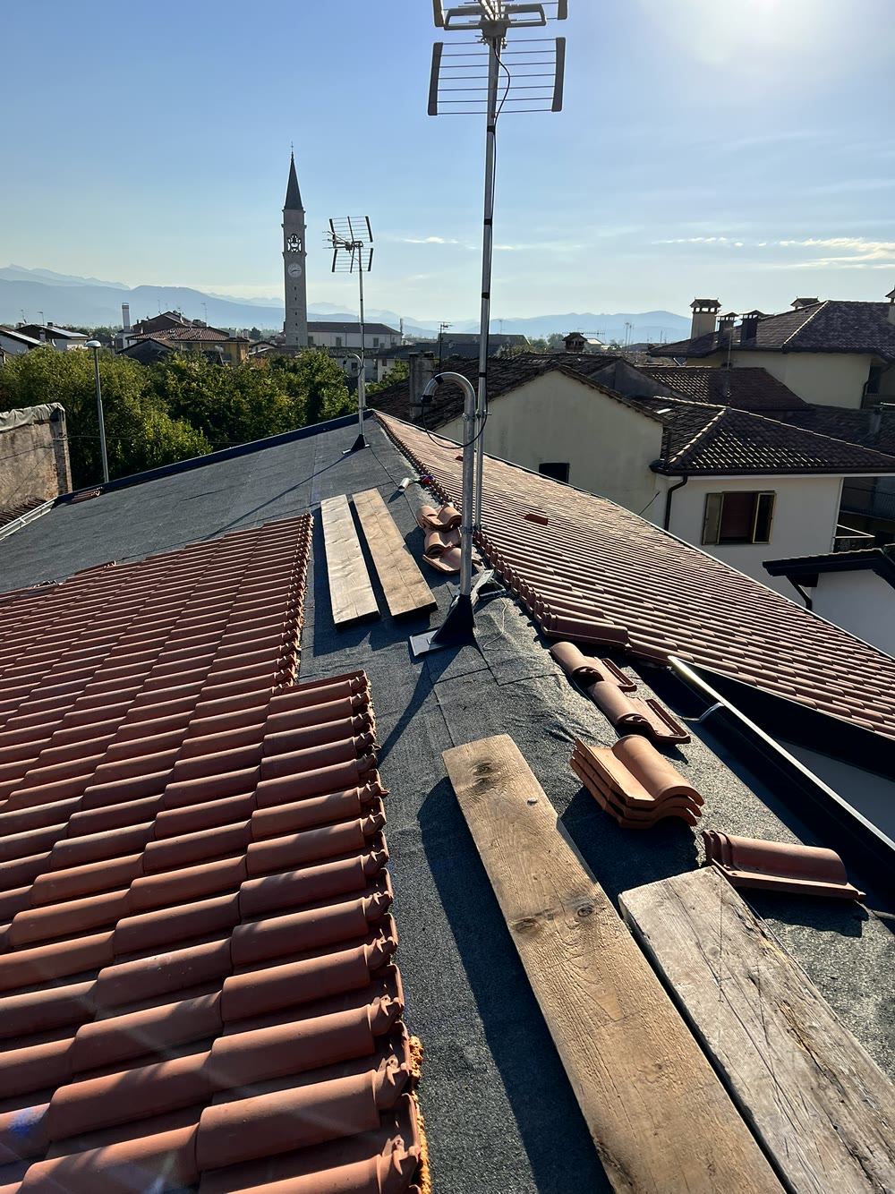 Tetti e coperture: nuova copertura in coppi completata
